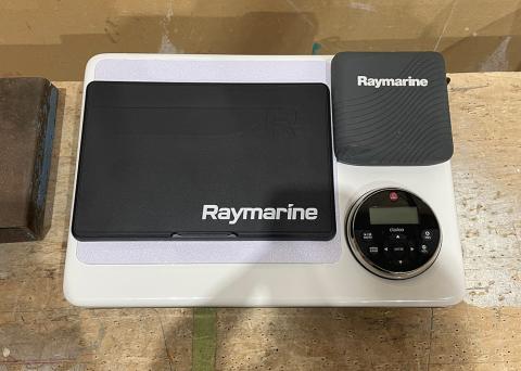 Raymarine dash console